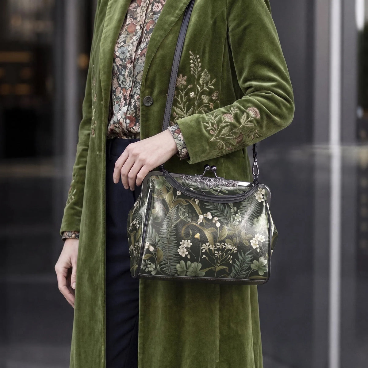 Woodland Botanical Kisslock Purse